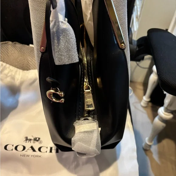 Coach Dalton Bag 31 with Coach Badge - Picture 14 of 15